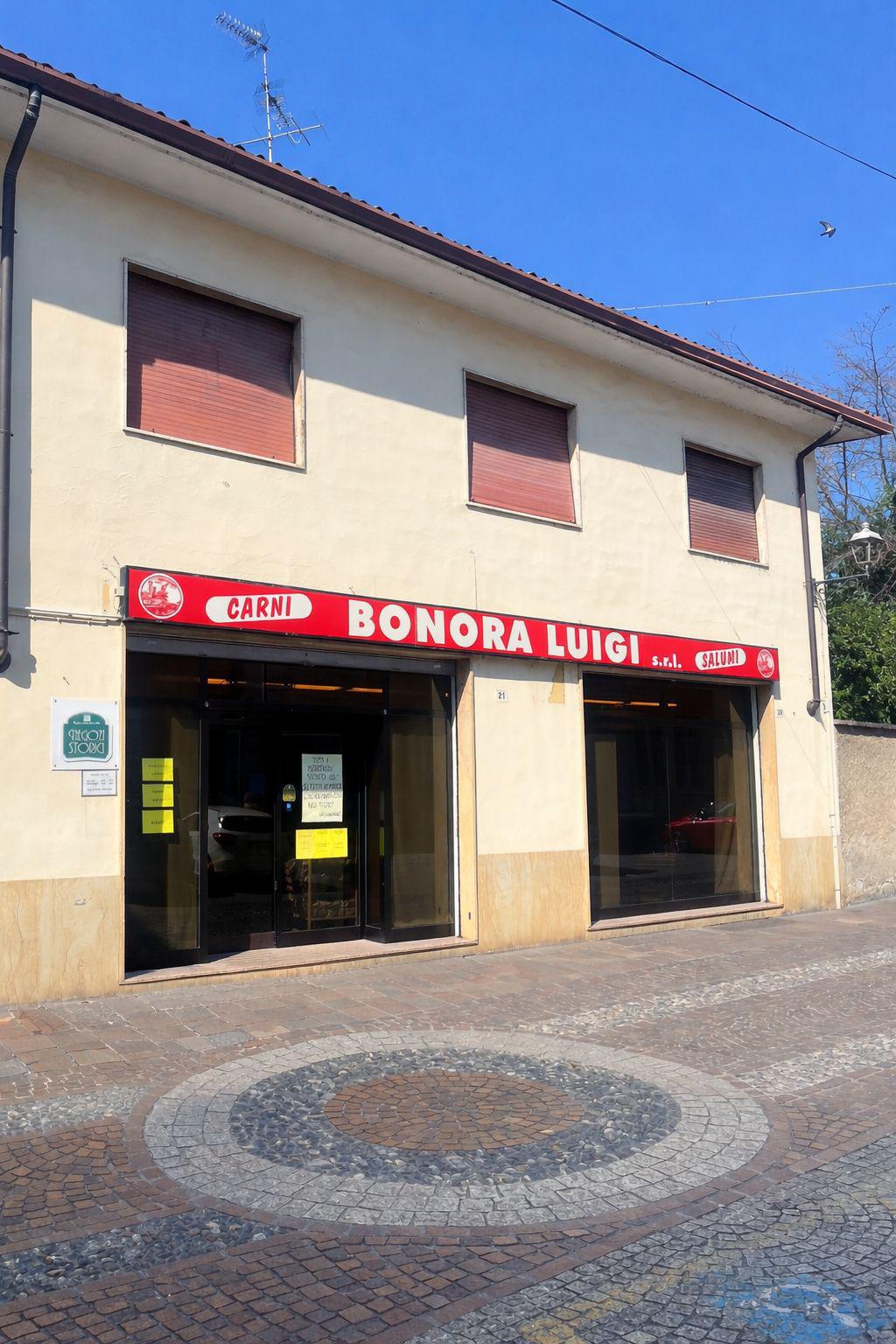 Facciata negozio Bonora Luigi Via Piola Inzago